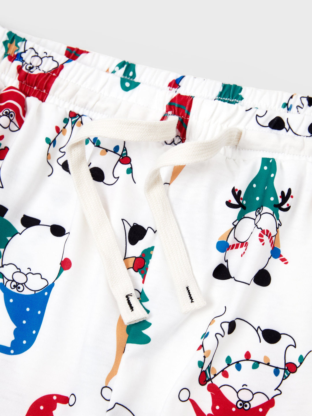 Conjunto de Pijamas de Natal em Família com Estampa de Gnomo Natalício e Meias de Natal Vermelhas