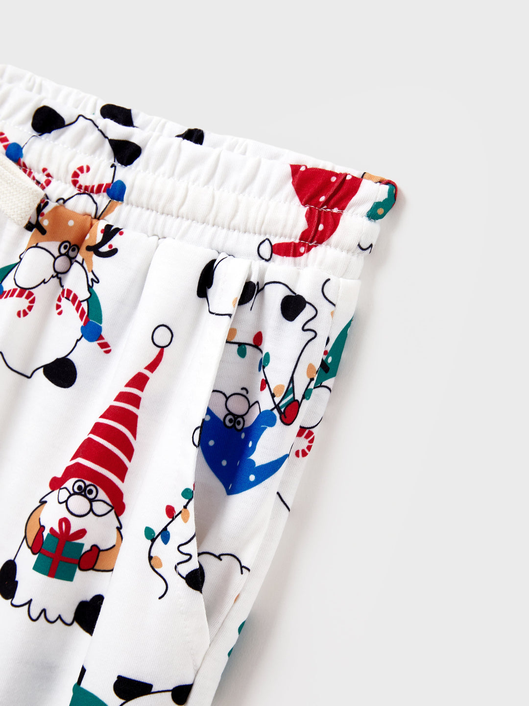 Conjunto de Pijamas de Natal em Família com Estampa de Gnomo Natalício e Meias de Natal Vermelhas