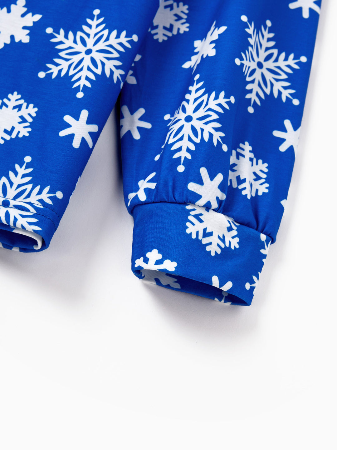 Conjunto de Pijamas em Família para o Natal com Estampa de Flocos de Neve - Pijamas Azuis com Meias de Natal Azuis