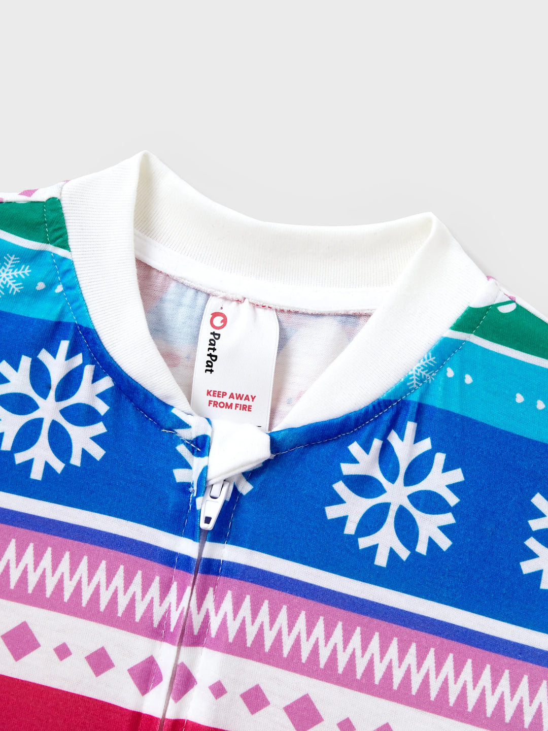 Conjunto de Pijamas de Natal para a Família com Padrão de Gnomos e Listras, incluindo Meias de Natal em Multicor