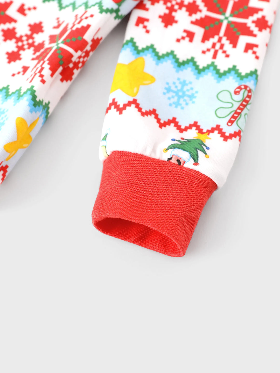 Conjunto de Pijamas em Algodão Orgânico com Ajuste Justo do SpongeBob SquarePants para a Família, com Meias Vermelhas.