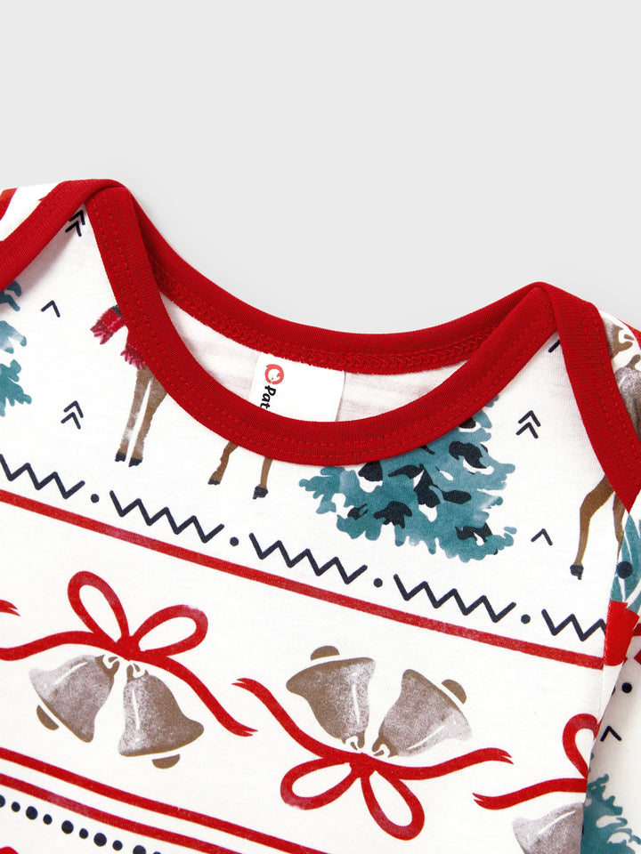 Conjunto de Pijamas de Natal em Conjunto para a Família com Estampa de Veado e Sino e Listras, com Meias de Natal Brancas