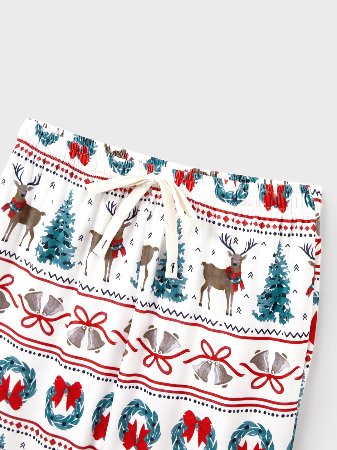 Conjunto de Pijamas de Natal em Conjunto para a Família com Estampa de Veado e Sino e Listras, com Meias de Natal Brancas