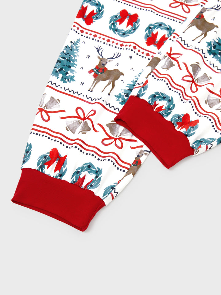 Conjunto de Pijamas de Natal em Conjunto para a Família com Estampa de Veado e Sino e Listras, com Meias de Natal Brancas