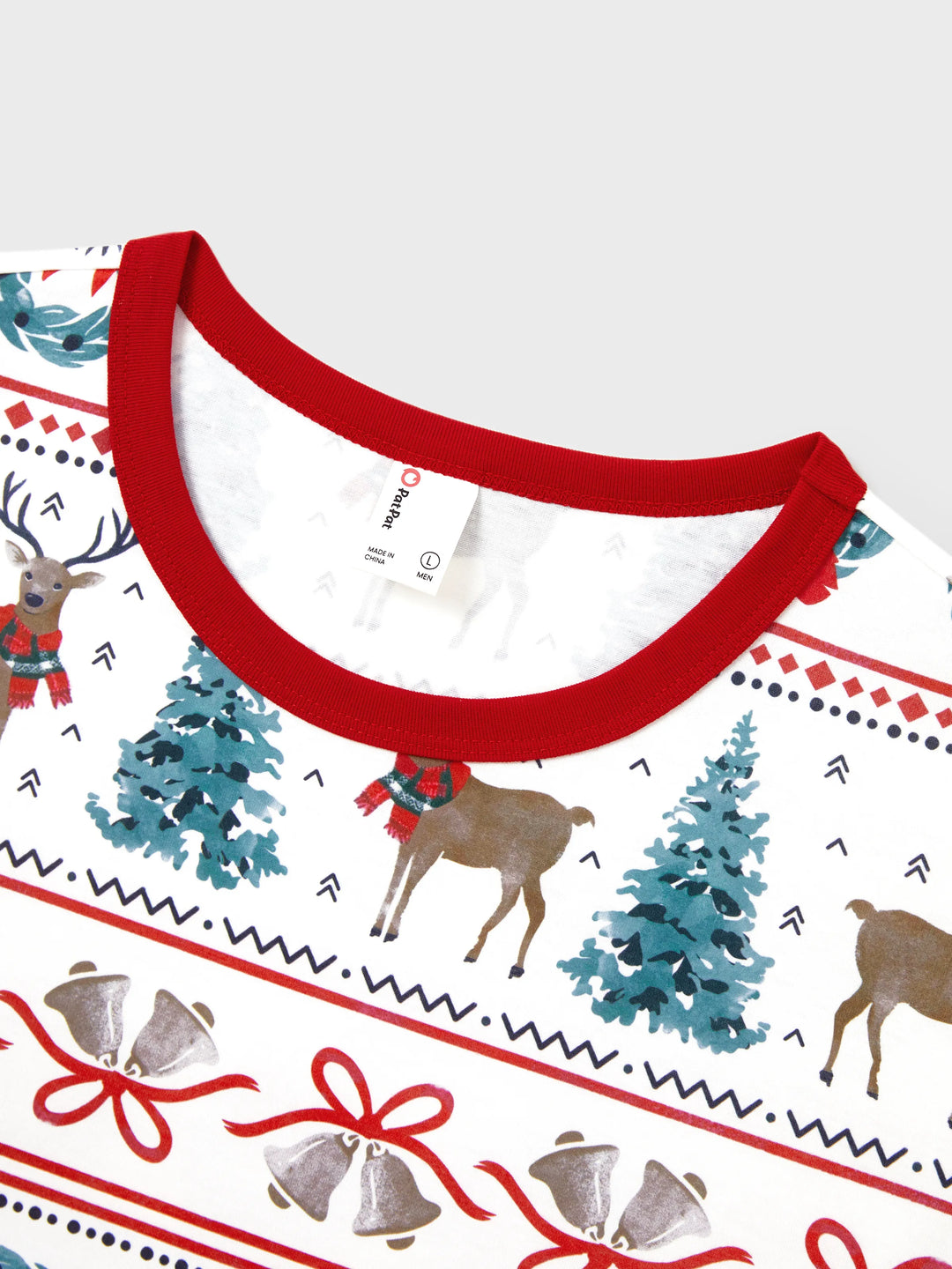 Conjunto de Pijamas de Natal em Conjunto para a Família com Estampa de Veado e Sino e Listras, com Meias de Natal Brancas