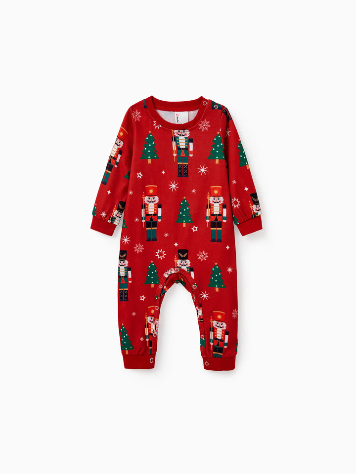 Conjunto de Pijamas Correspondentes para Família com Estampa de Quebra-Nozes e Meias de Natal em Vermelho