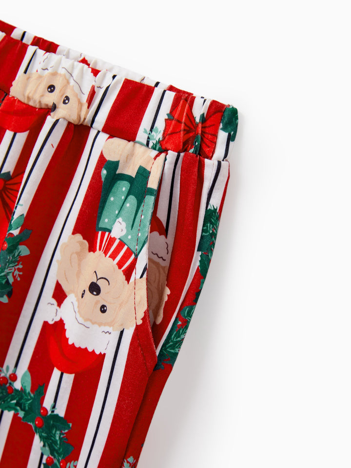 Conjunto de Pijamas Coordenados para a Família no Natal com Estampa de Cãozinho Vermelhos