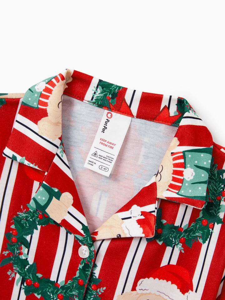 Conjunto de Pijamas Coordenados para a Família no Natal com Estampa de Cãozinho Vermelhos