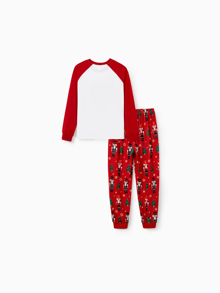 Conjunto de Pijamas Correspondentes para Família com Estampa de Quebra-Nozes e Meias de Natal em Vermelho