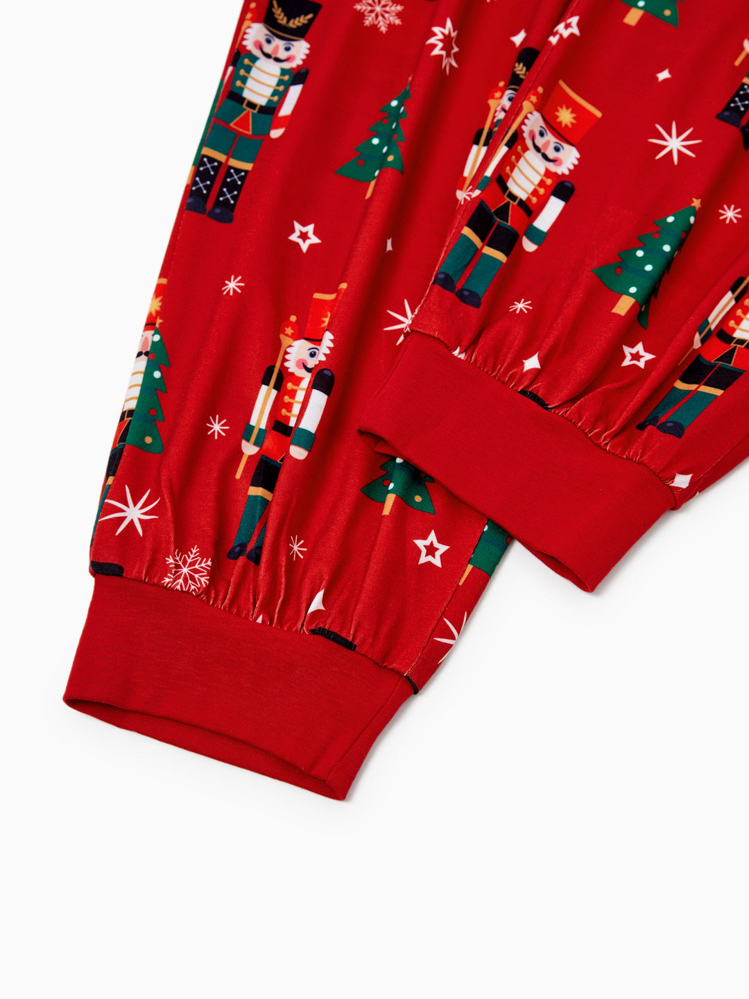 Conjunto de Pijamas Correspondentes para Família com Estampa de Quebra-Nozes e Meias de Natal em Vermelho