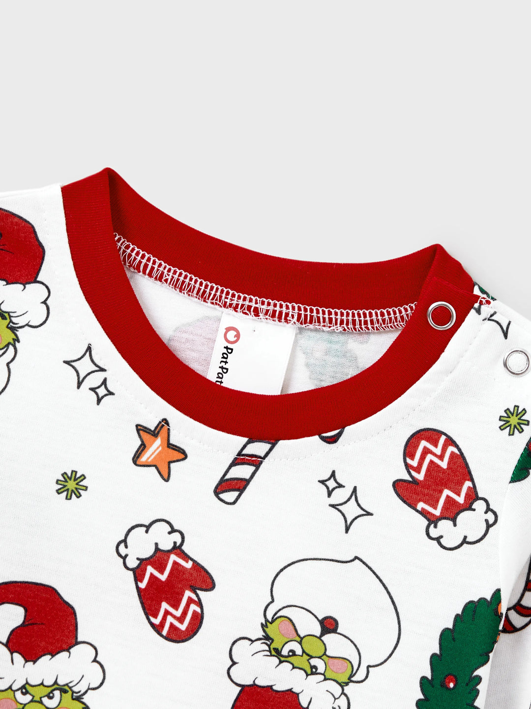 Conjunto de Pijamas em Coordenação para a Família com Tema do Grinch de Natal e Meias de Natal Vermelhas