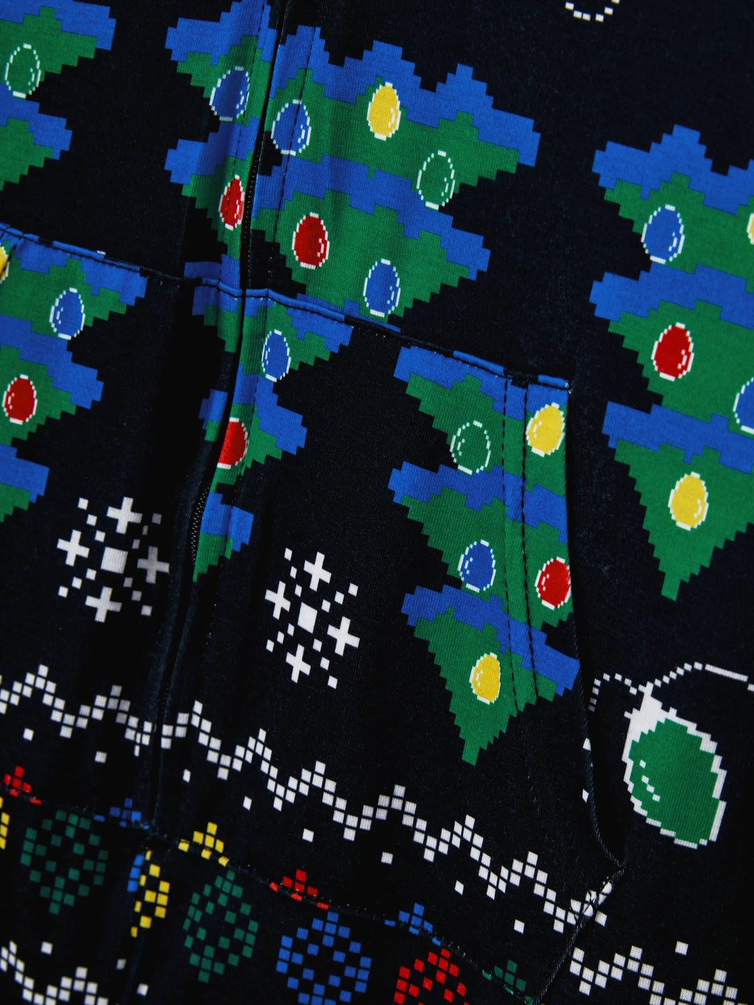 Conjunto de Pijamas de Natal para a Família com Estampado de Árvore de Natal e Meias de Natal Pretas