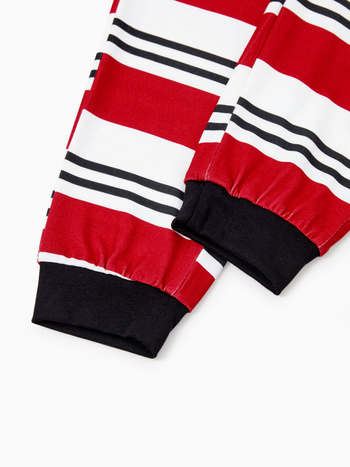 Conjunto de Pijamas Coincidentes para a Família com Estampa de Elfo e Meias de Natal em Preto