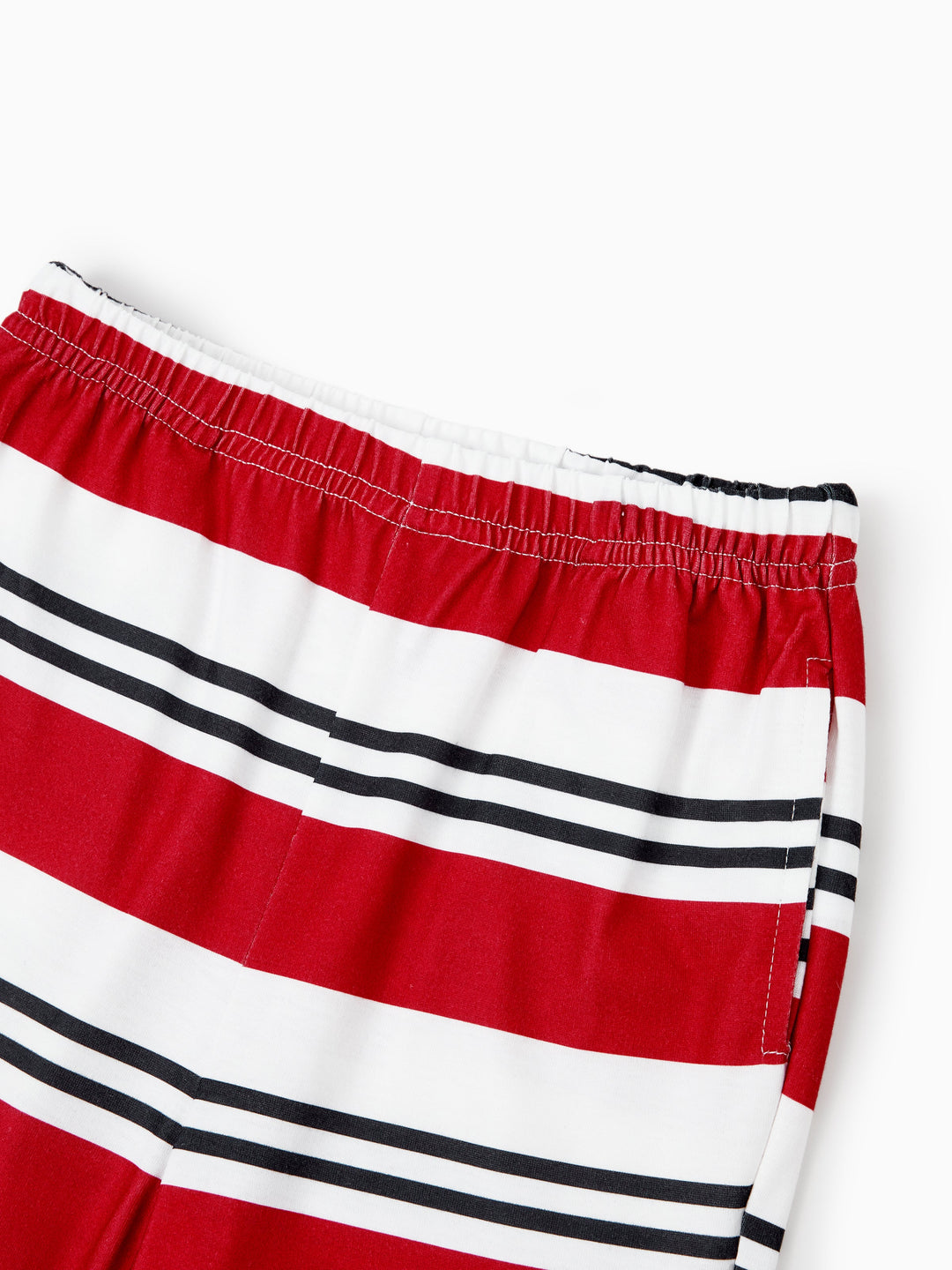 Conjunto de Pijamas Coincidentes para a Família com Estampa de Elfo e Meias de Natal em Preto