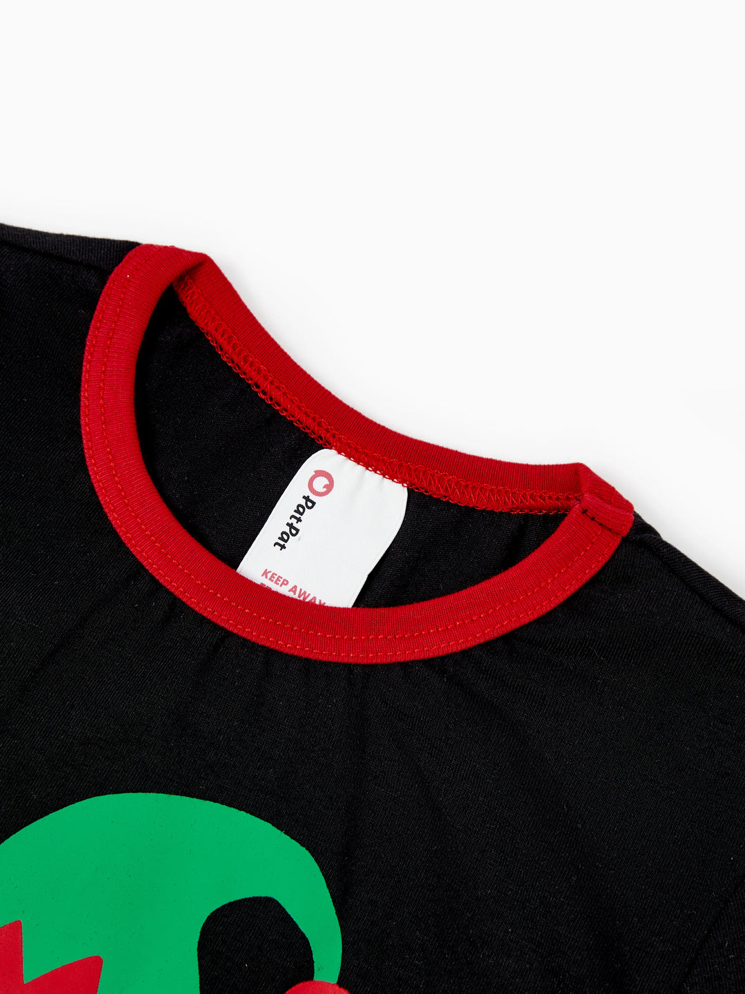 Conjunto de Pijamas Coincidentes para a Família com Estampa de Elfo e Meias de Natal em Preto