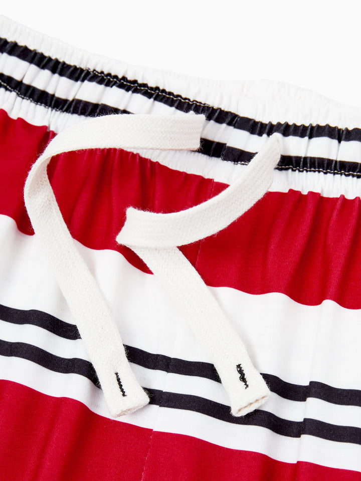 Conjunto de Pijamas Coincidentes para a Família com Estampa de Elfo e Meias de Natal em Preto