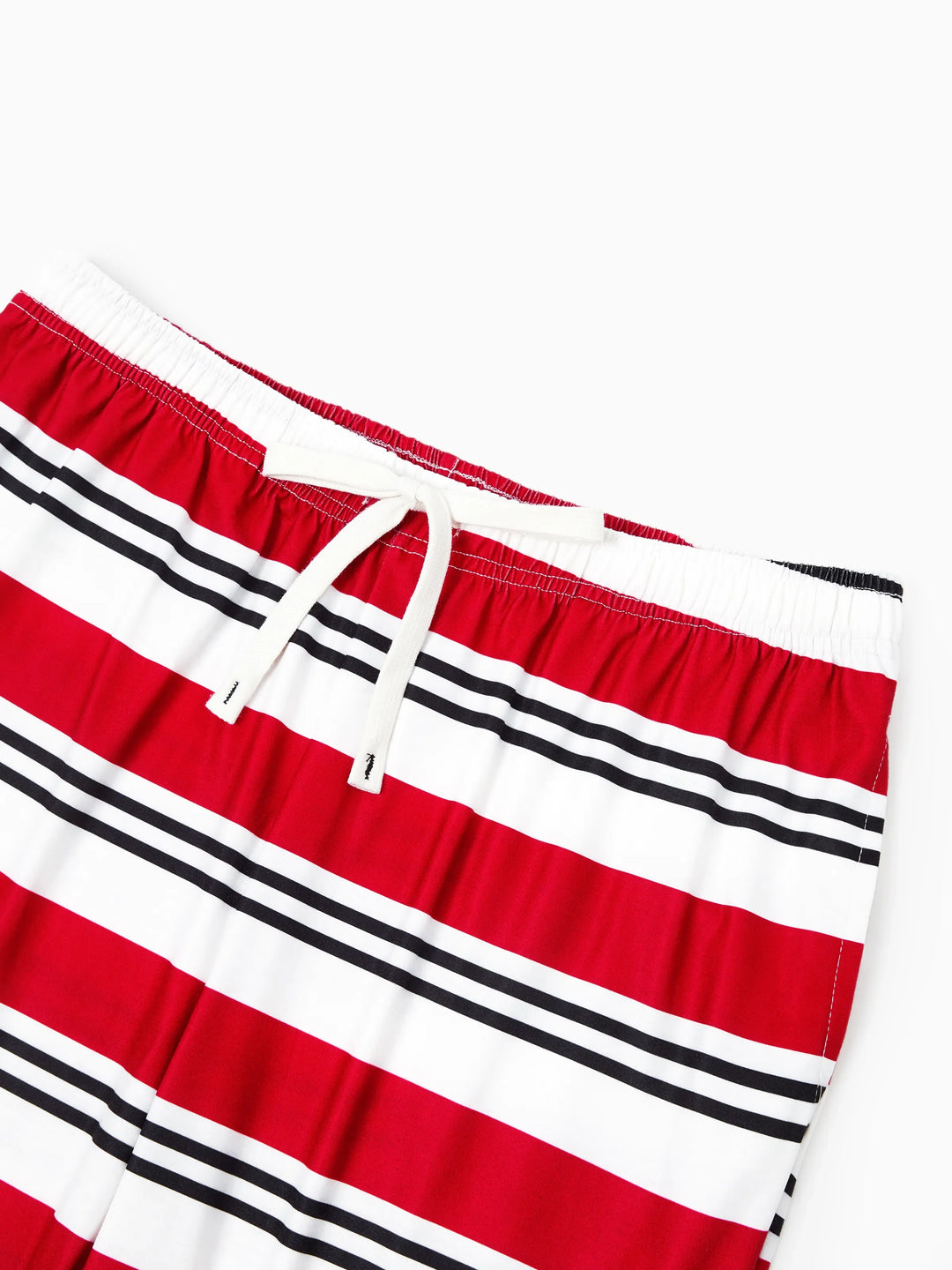 Conjunto de Pijamas Coincidentes para a Família com Estampa de Elfo e Meias de Natal em Preto