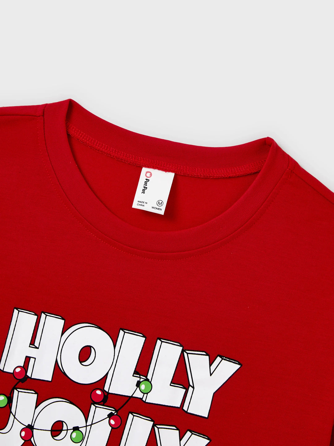 Conjunto de Pijamas de Natal coordenados para toda a família - Pijamas que brilham no escuro com Bolachas de Natal e Pai Natal, acompanhados de meias de Natal vermelhas.