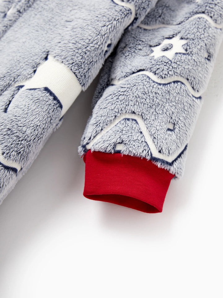 Conjunto de Pijamas em Família Combinados para o Natal com Estampado de Renas - Pijamas que Brilham no Escuro com Meias de Natal Brancas/Cinzentas