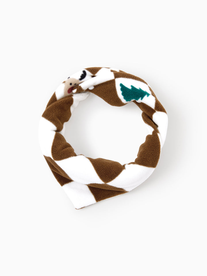 Conjunto de Pijamas de Fleece com Capuz Combinados para Família - Tema Natalino de Gengibre com Estampa Xadrez e Meias de Natal em Cores.