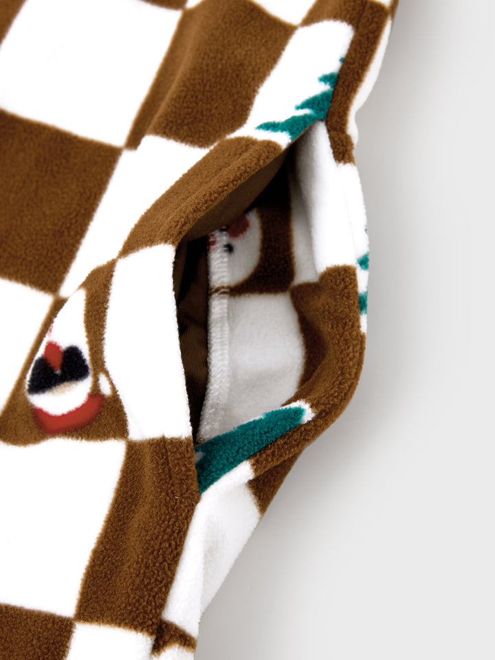 Conjunto de Pijamas de Fleece com Capuz Combinados para Família - Tema Natalino de Gengibre com Estampa Xadrez e Meias de Natal em Cores.