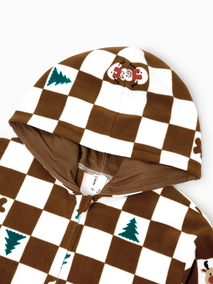 Conjunto de Pijamas de Fleece com Capuz Combinados para Família - Tema Natalino de Gengibre com Estampa Xadrez e Meias de Natal em Cores.