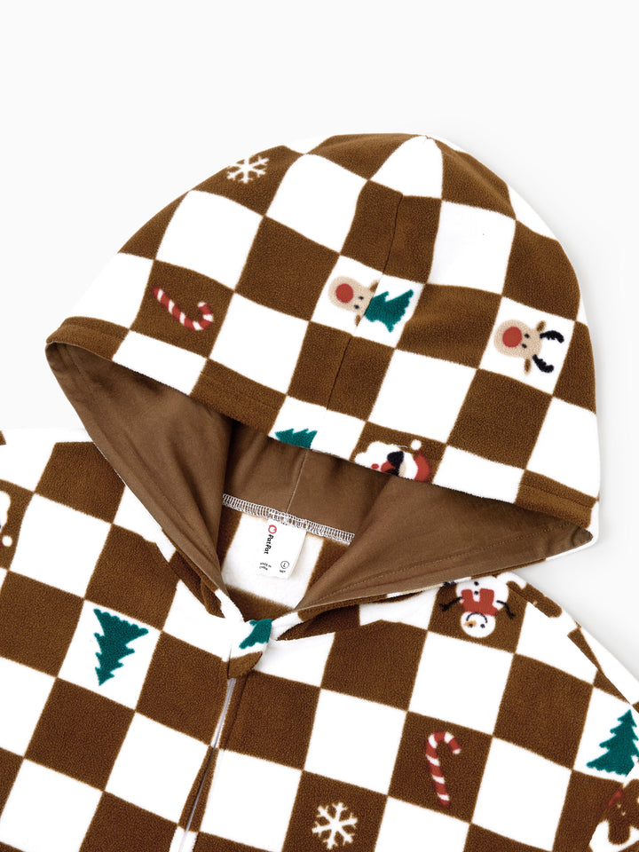 Conjunto de Pijamas de Fleece com Capuz Combinados para Família - Tema Natalino de Gengibre com Estampa Xadrez e Meias de Natal em Cores.