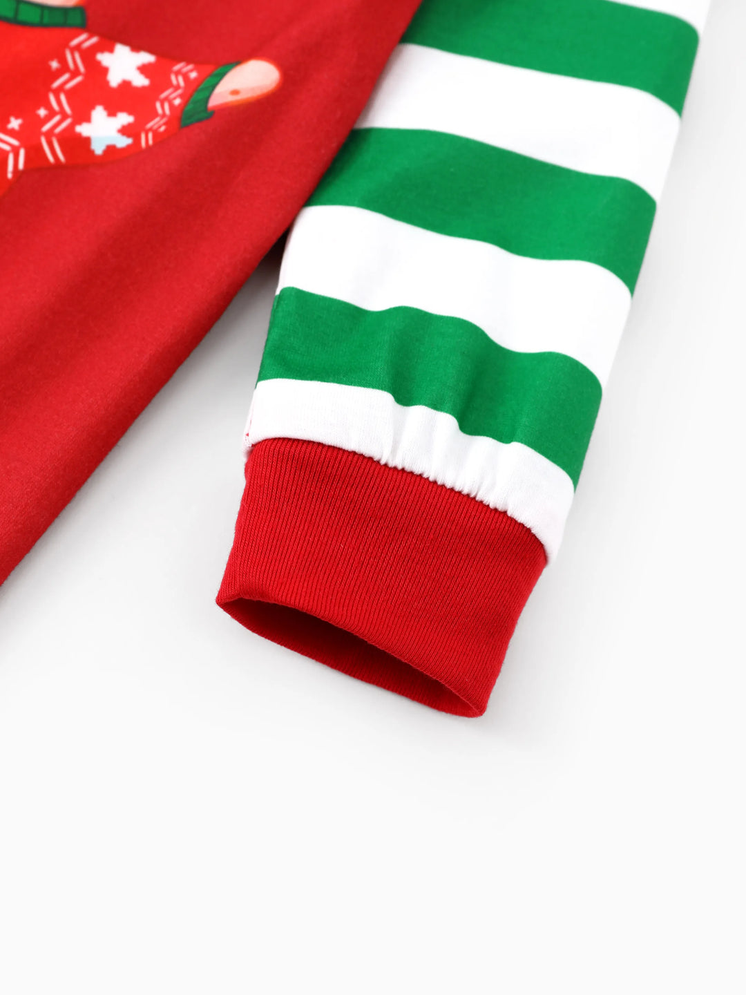 Conjunto de Pijamas com Listras de Natal da Família SpongeBob SquarePants, com Meias de Natal Vermelhas.