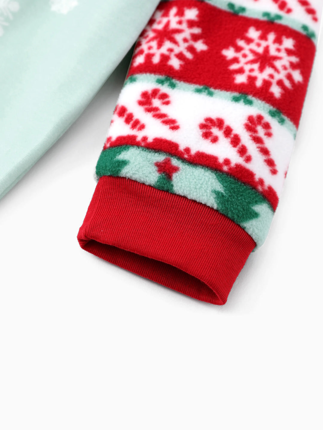 Conjunto de Pijamas de Fleece com Flocos de Neve para Família Combinar ELF com Meias de Natal Vermelhas