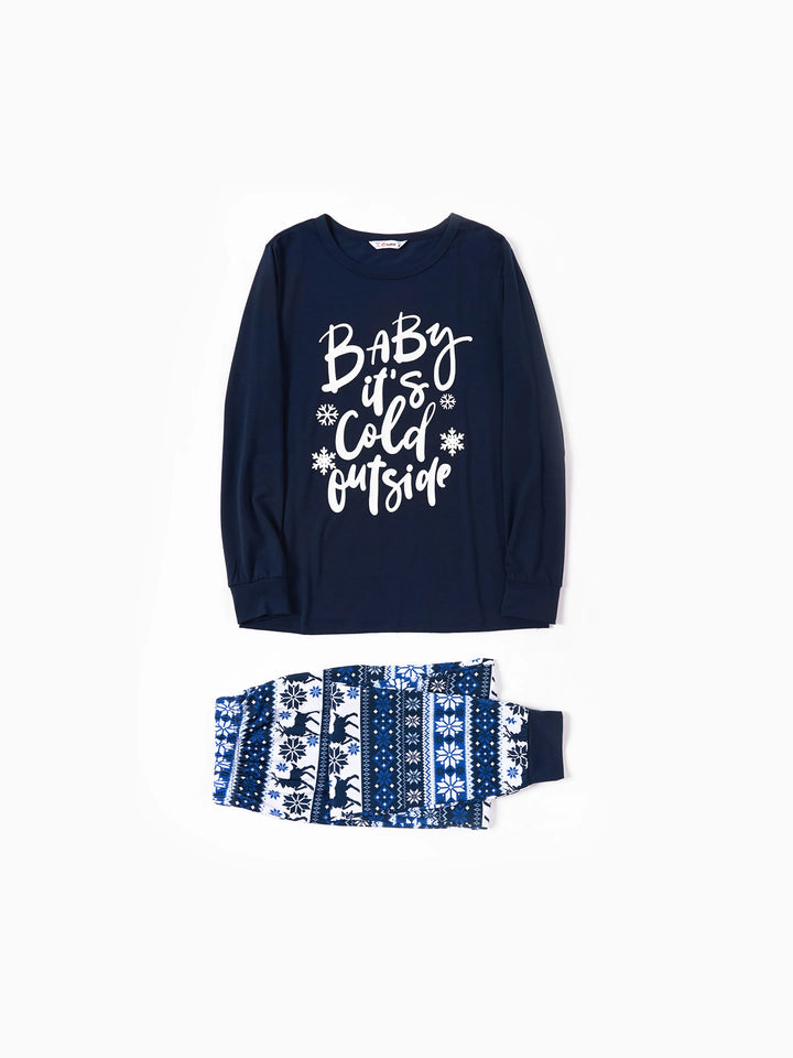 Conjunto de Pijamas de Natal em Azul Escuro para a Família com Design de Rena, Camisetas com Letras Correspondentes e Meias de Natal