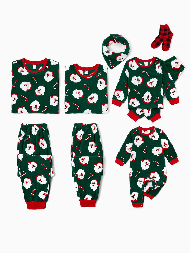 Conjunto de Pijamas de Fleece para a Família em Conjunto com Estampado de Pai Natal e Bastão de Açúcar, incluindo Meias de Natal em Verde Escuro
