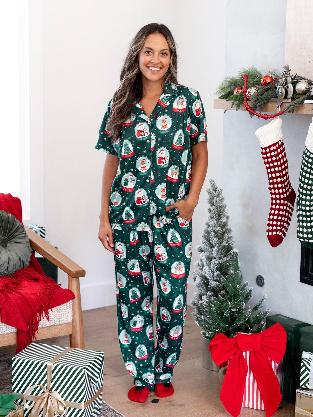 Conjunto de Pijamas Coordinados para a Família com Tema de Natal - Estampa do Pai Natal - Turquesa