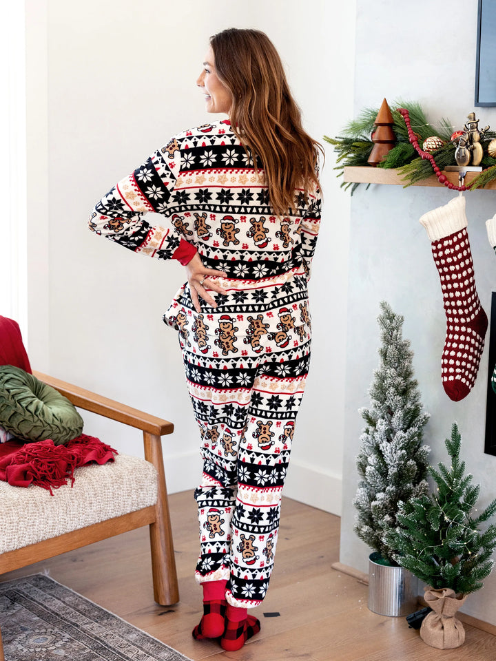 Conjunto de Pijamas de Fleece em Família para o Natal com Estampado de Gengibre e Flocos de Neve e Meias de Natal Vermelhas