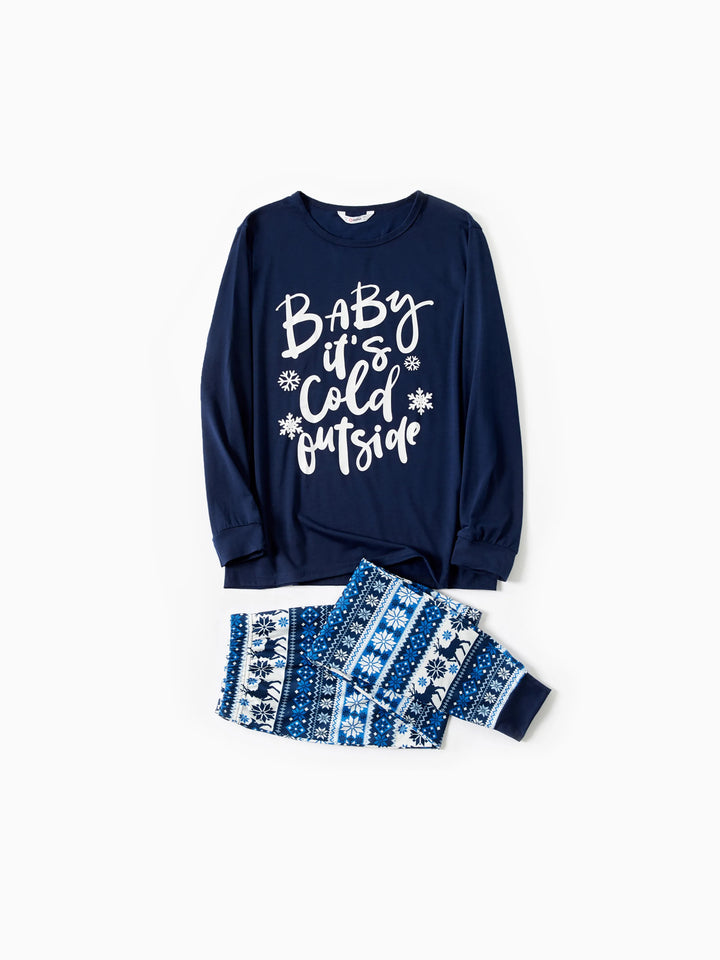 Conjunto de Pijamas de Natal em Azul Escuro para a Família com Design de Rena, Camisetas com Letras Correspondentes e Meias de Natal