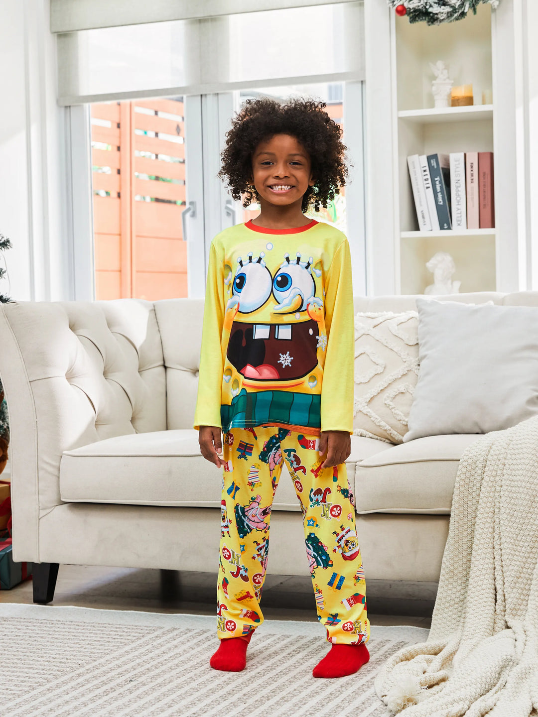 Conjuntos de Pijamas Natalícios em Conjunto Cor de Esponja Bob para a Família com Meias de Natal