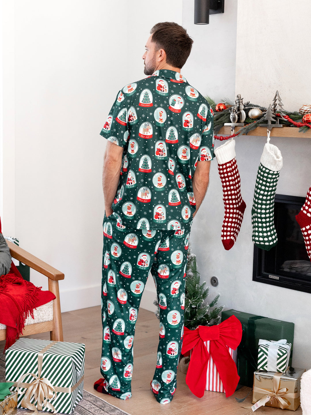 Conjunto de Pijamas Coordinados para a Família com Tema de Natal - Estampa do Pai Natal - Turquesa