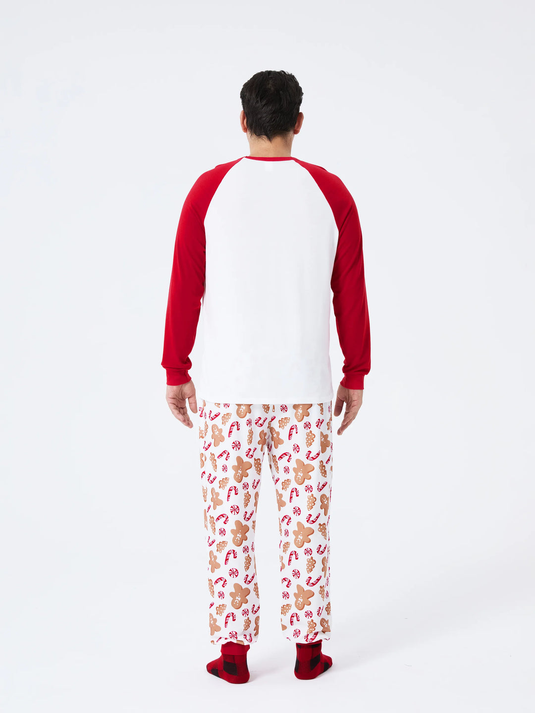 Conjunto de Pijamas de Natal em Família com Estampado de Gengibre e Bastão de Dóceis, incluindo Meias de Natal Vermelhas.