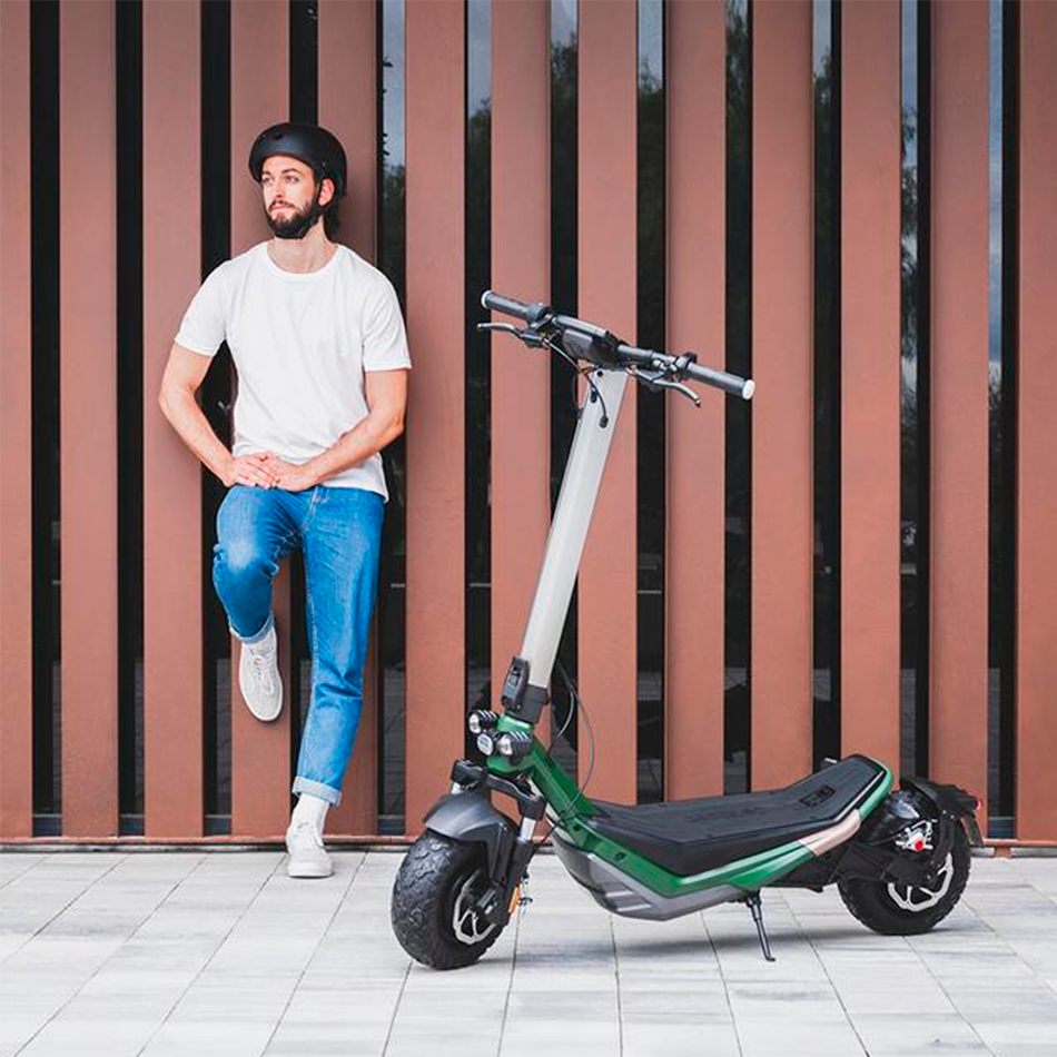 Trotinete Elétrica Razu Pro — 2200 W, 85 km de autonomia, dupla suspensão.