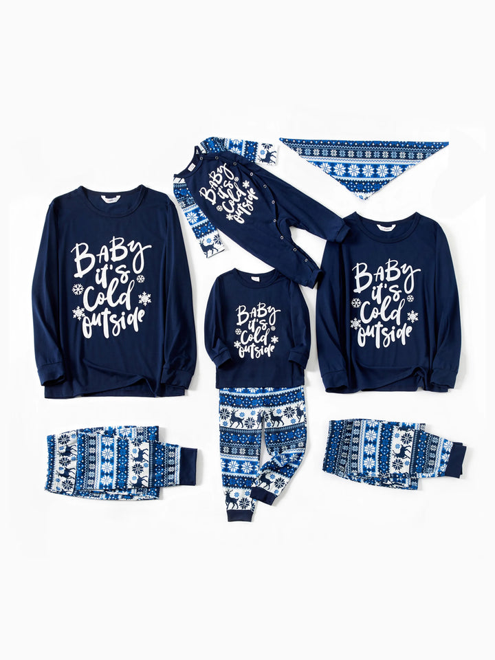 Conjunto de Pijamas de Natal em Azul Escuro para a Família com Design de Rena, Camisetas com Letras Correspondentes e Meias de Natal