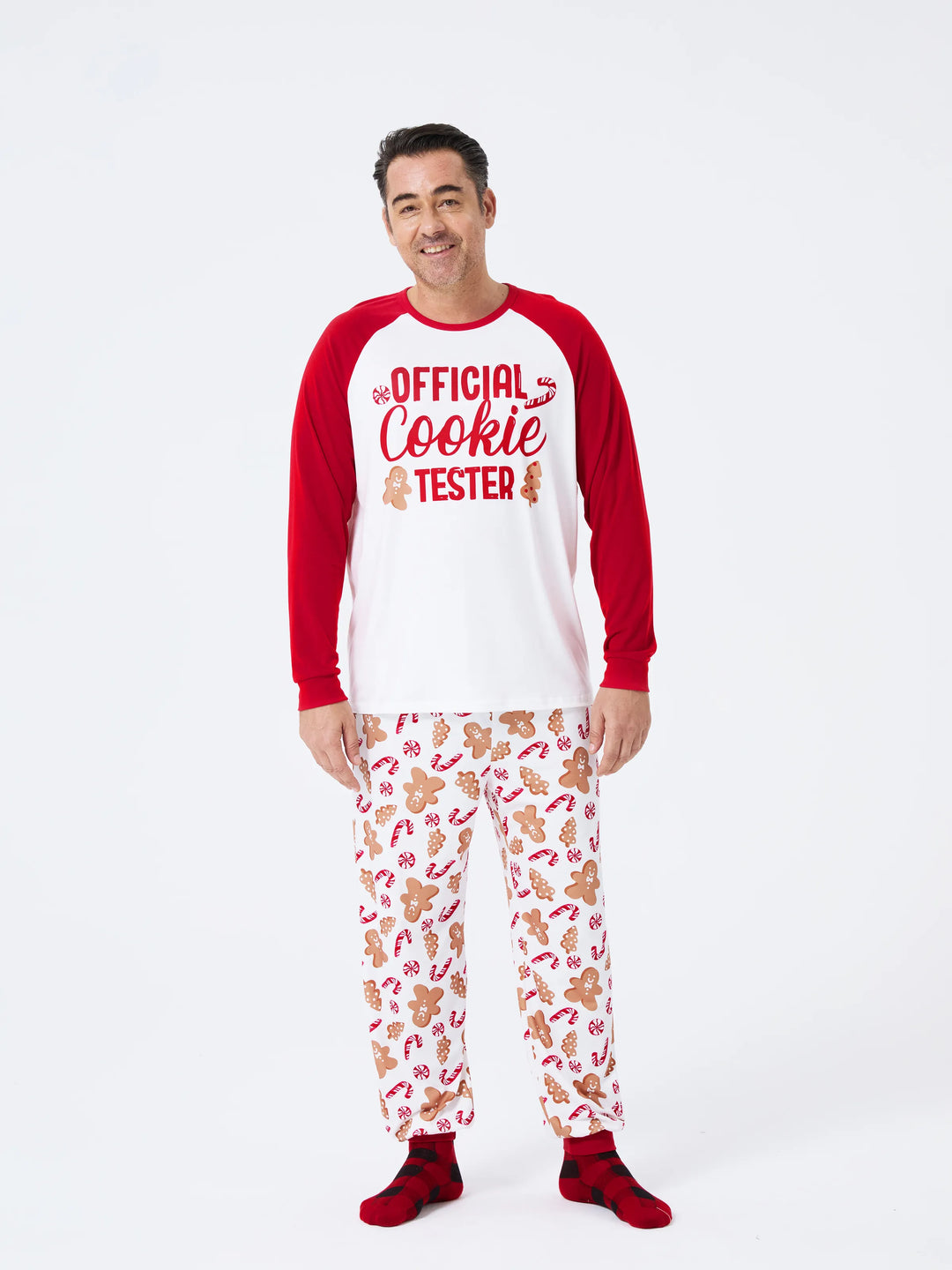 Conjunto de Pijamas de Natal em Família com Estampado de Gengibre e Bastão de Dóceis, incluindo Meias de Natal Vermelhas.