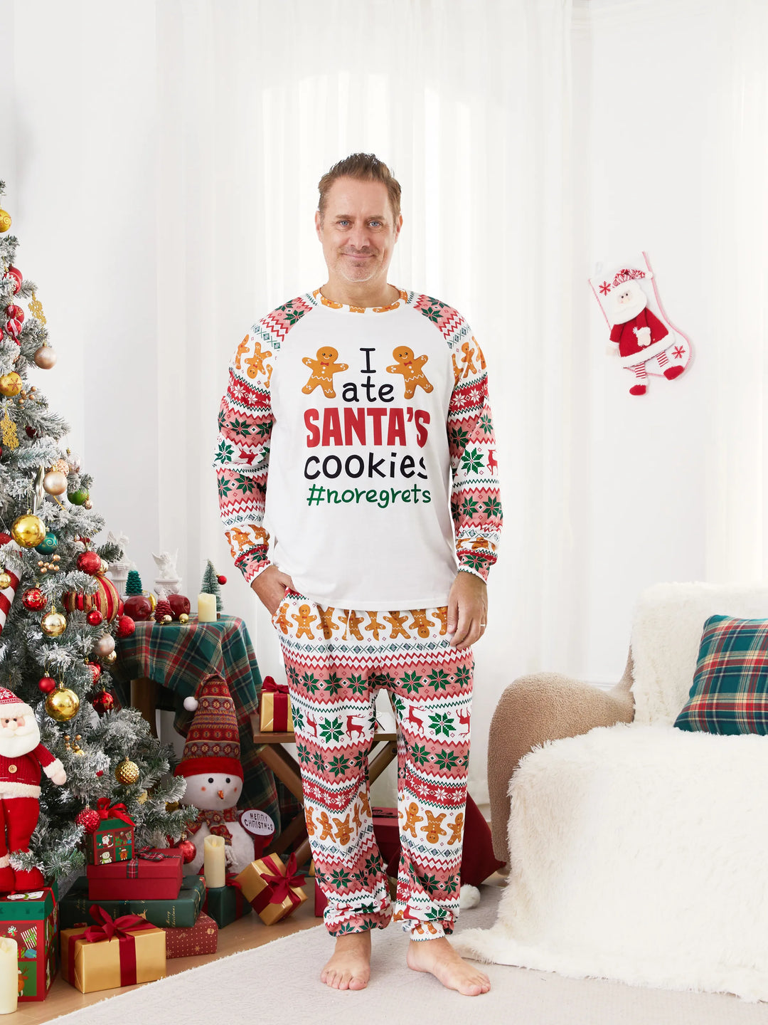 Conjunto de Pijamas de Natal em Família com Padrão de Bolachas de Natal e Homem de Gengibre, Incluindo Meias de Natal em Várias Cores