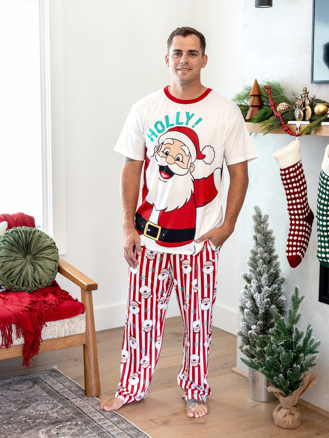 Conjunto de Pijamas de Natal em Conjunto para a Família - Pai Natal e Flocos de Neve em Riscas Vermelhas