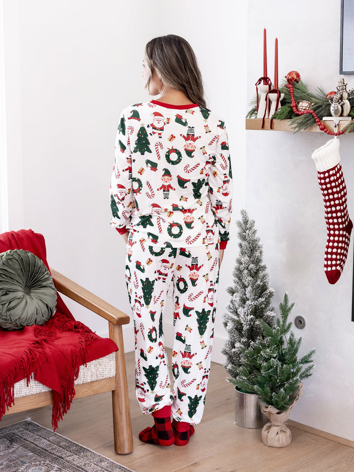 Conjunto de Pijamas Coordenação de Natal para toda a Família Estampado com Pai Natal e Árvore de Natal, Pijamas de Manga Longa com Meias de Natal Brancas