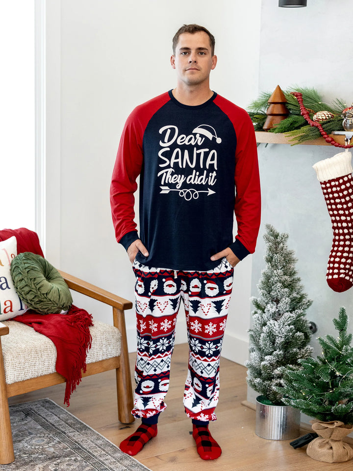 Conjunto de Pijamas em Conjunto para a Família de Natal com Print do Pai Natal que Brilha no Escuro e Meias de Natal em Azul Escuro