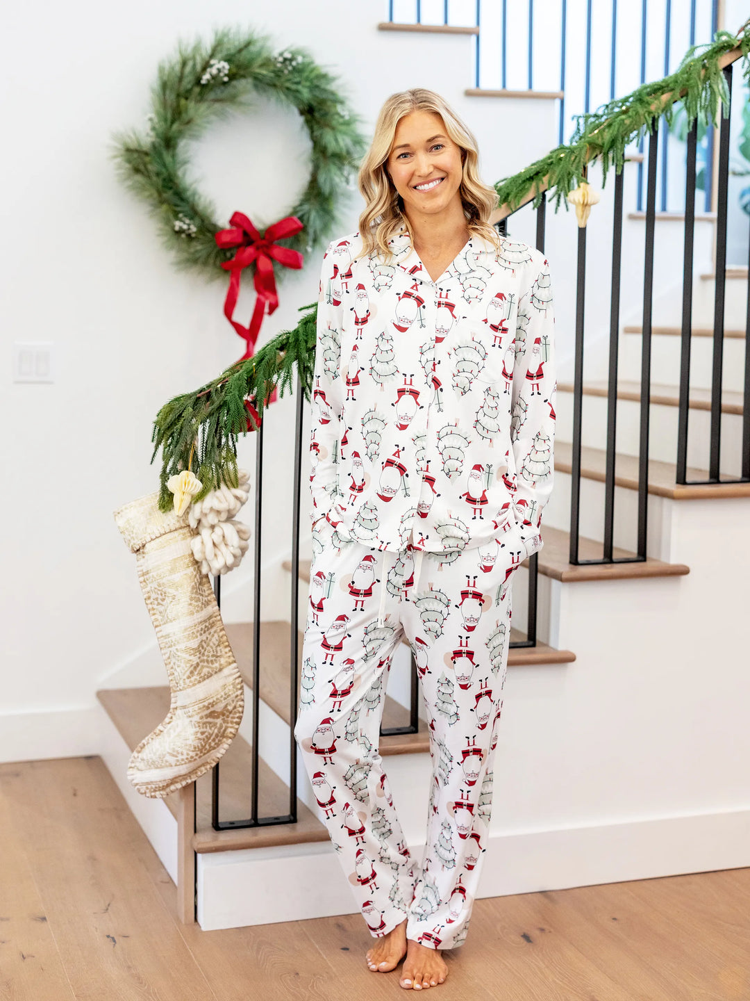 Conjunto de Pijamas de Natal em Família com Estampagem de Gnomos - Pijamas Brancos com Meias de Natal Brancas