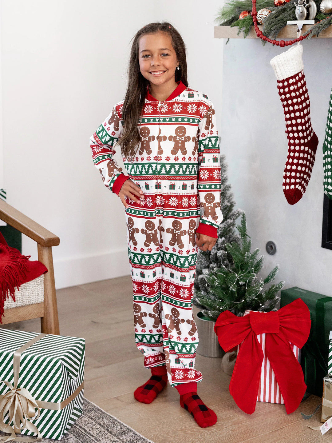 Conjunto de Pijamas Igualitários para a Família no Natal - Pijamas com Estampa de Gengibre e Plaid Temática de Natal, Inclui Meias de Natal - Vermelho