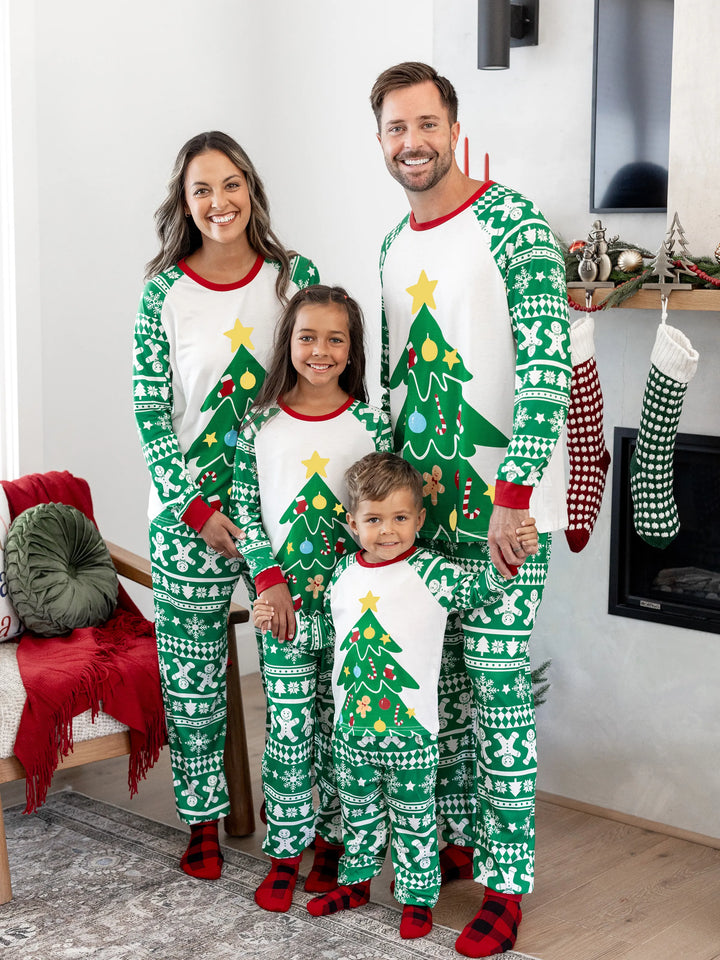 Conjunto de Pajamas Correspondentes para a Família de Natal com Impressão de Gengibre e Árvore de Natal PJs Verdes com Meias de Natal Verdes