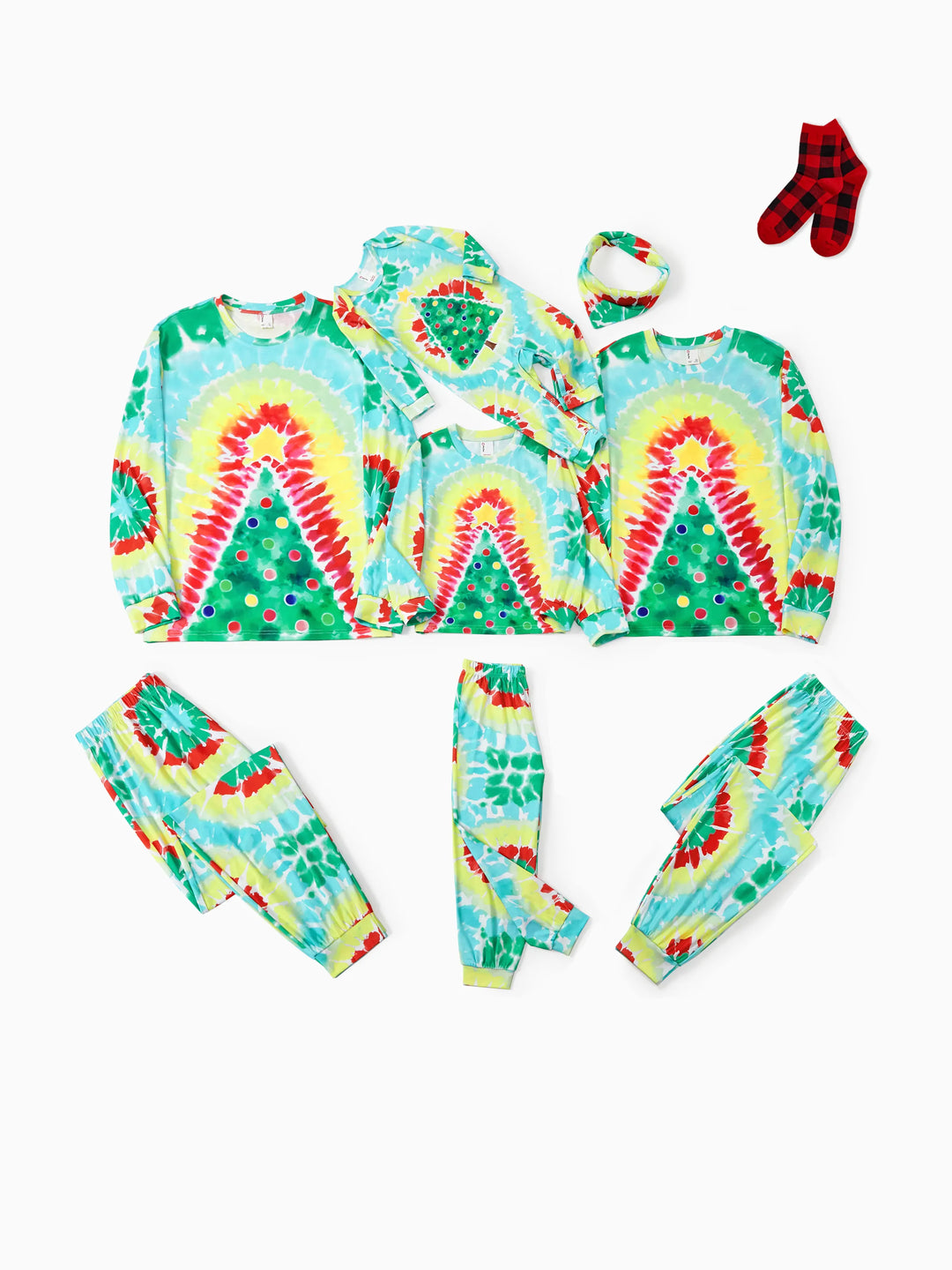 Conjunto de Pijamas de Natal para a Família em Coordenação com Estampa Colorida de Árvore de Natal e Meias de Natal Multicoloridas