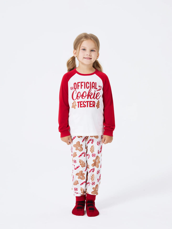 Conjunto de Pijamas de Natal em Família com Estampado de Gengibre e Bastão de Dóceis, incluindo Meias de Natal Vermelhas.