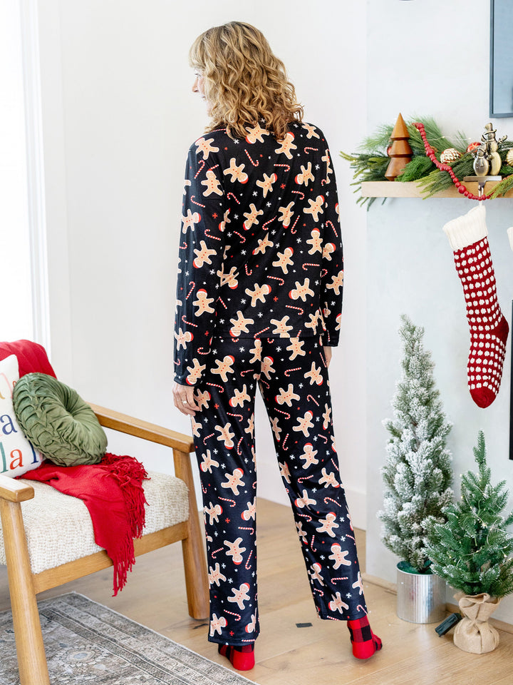 Conjunto de Pijamas de Natal Correspondentes para Família com Estampado de Bolachas de Gengibre - Pijamas Pretos com Meias de Natal Pretas